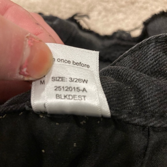 SO Black Jean Shorts Distressed Raw-Edge Sz. 3/26W - Picture 6 of 7